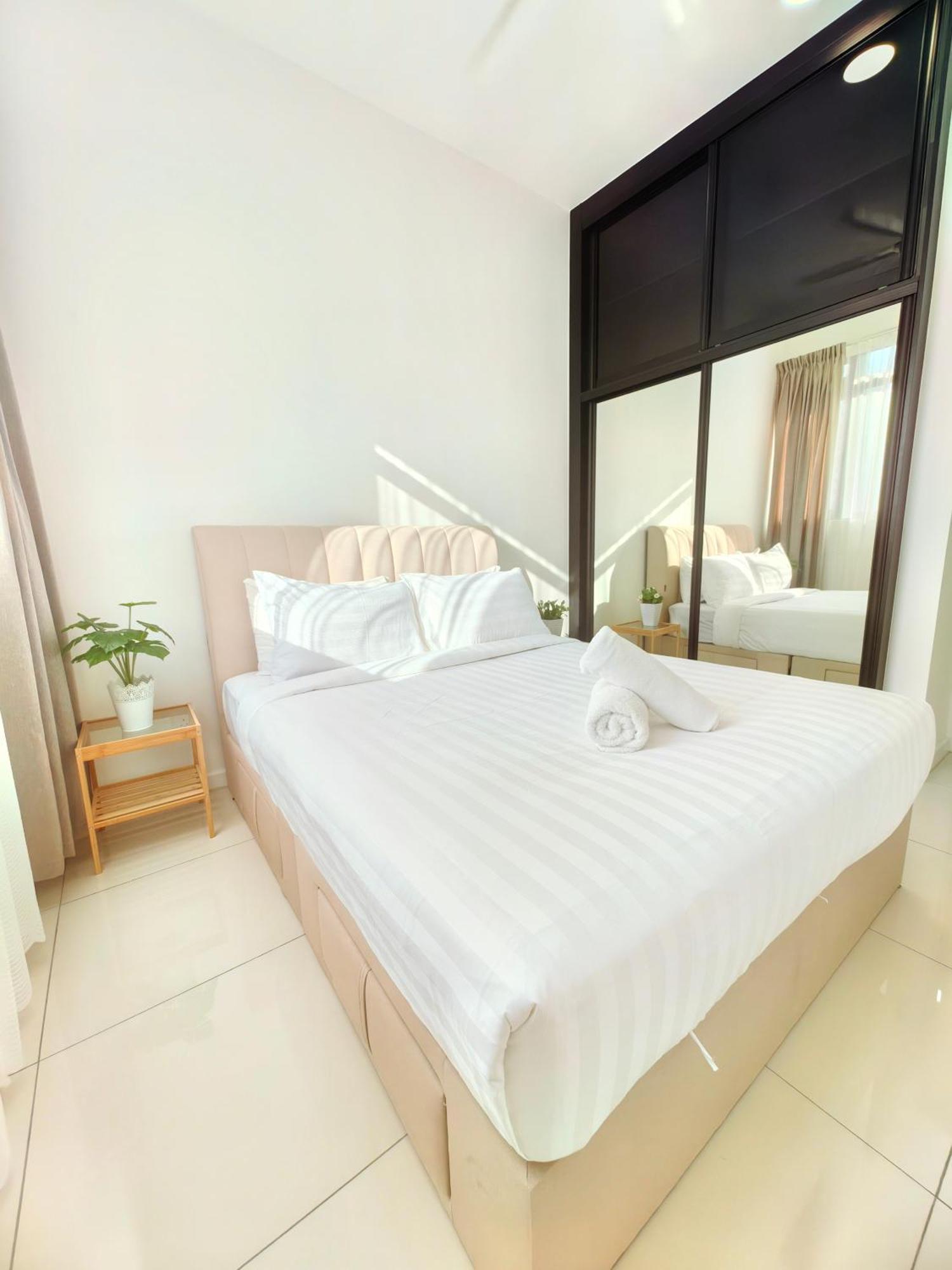 Chambers Residence Klcc By Purple Orchid Kuala Lumpur Esterno foto
